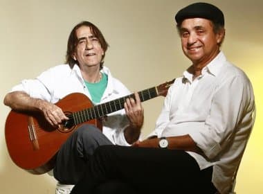 Carlos Pitta e Aderbal Duarte fazem show em homenagem a João Gilberto