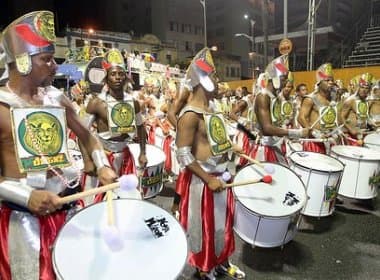 Muzenza recebe convidados em ensaio pré-carnavalesco