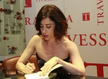 Romance de Fernanda Torres vai virar série na Globo; autora será roteirista