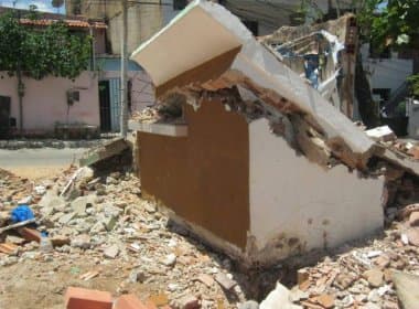 Artistas fazem ‘Roda de Samba dos Escombros’ em protesto à demolição de praça em Itapuã