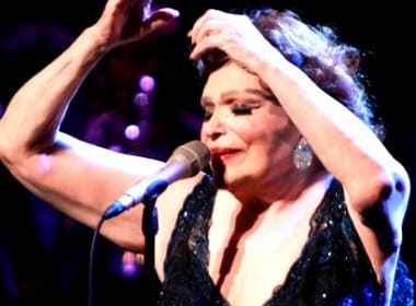 Bibi Ferreira apresenta show em homenagem a Frank Sinatra no Teatro Castro Alves