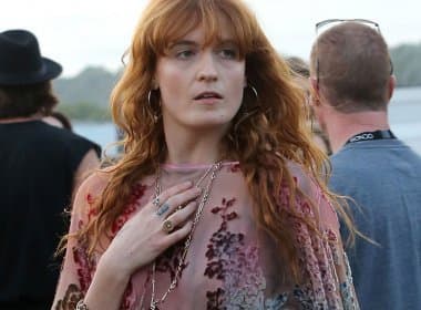 Vocalista do Florence + The Machine passa final de semana em Trancoso