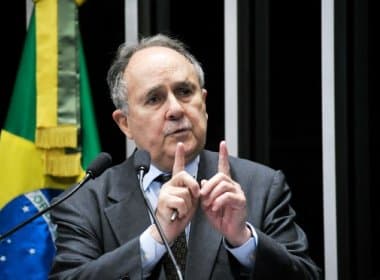 Cristovam Buarque deve assumir MinC em possível governo Temer, diz colunista