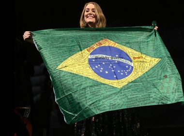 Adele se apresentará no Brasil em abril de 2017, diz jornal