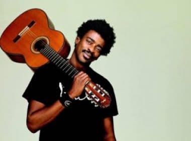 Seu Jorge estuda flauta para viver Pixinguinha nos cinemas