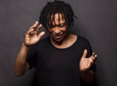 Djavan faz show em Salvador; apresentação mistura novas canções e clássicos da carreira