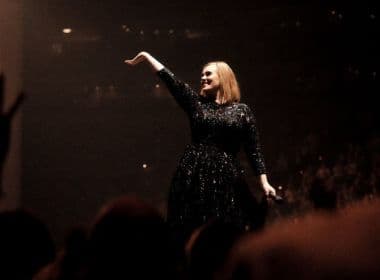 ‘Não sei se vou entrar em turnê novamente’, diz Adele durante show na Nova Zelândia