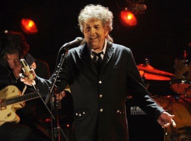 Bob Dylan recebe Nobel de Literatura quatro meses após cerimônia oficial de entrega