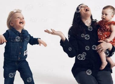 Liv Tyler posa pela primeira vez com filhos em campanha do dia das mães; veja vídeo