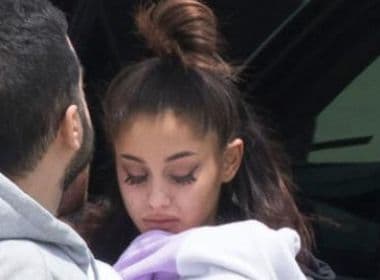 Em apoio a familiares de vítimas, Ariana Grande inclui mensagem em todos os clipes