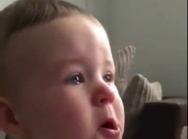 Comoção: Bebê chora assistindo show de Ariana Grande em Manchester; veja