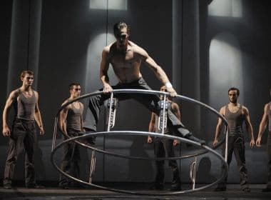 Cirque Éloize abre turnê brasileira de 'Cirkopolis' no TCA