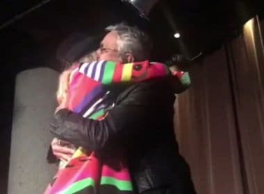 Madonna faz reverência Caetano Veloso durante festa no Rio: 'Eu te amo'