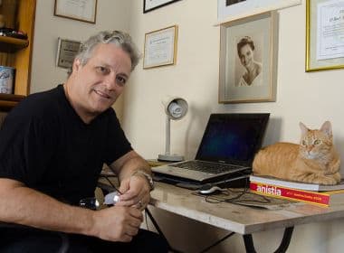 Filho do ex-presidente João Goulart lança livro no Teatro Vila Velha, em Salvador