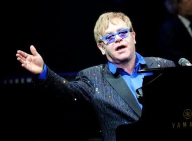 Elton John abandona palco após fã tocar seu piano e interromper show em Las Vegas