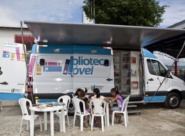 Biblioteca Móvel realiza ação com oficinas para celebrar Dia Internacional da Mulher