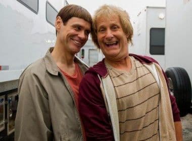 Jim Carrey aparece de surpresa em programa e relembra “Debi & Lóide” com Jeff Daniels