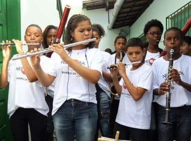 Dia do Folclore é celebrado com desfile de fantasias e música no Bairro da Paz