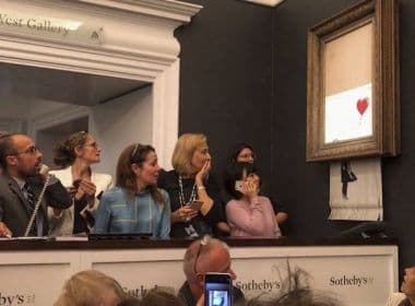 Obra de Banksy se autodestrói após ser leiloada por mais de R$ 5 milhões