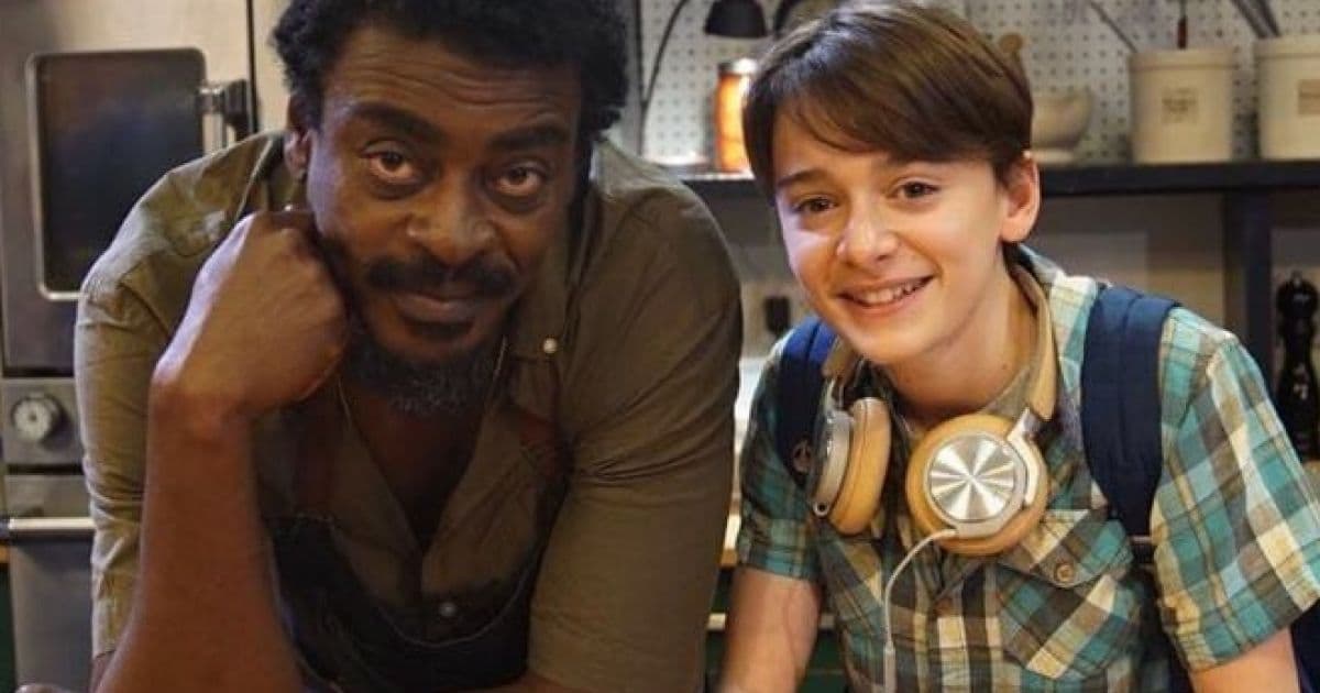 No longa-metragem ‘Abe’, ator de ‘Stranger Things’ contracena com Seu Jorge