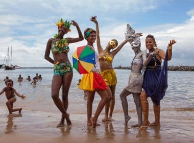 Afrocidade, Luedji e Xênia França animam Banho de Mar à Fantasia na Ladeira da Preguiça