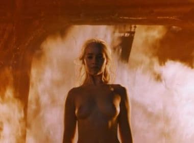 Emilia Clarke conta que rejeitou papel em '50 Tons' para não ter imagem atrelada a nudez