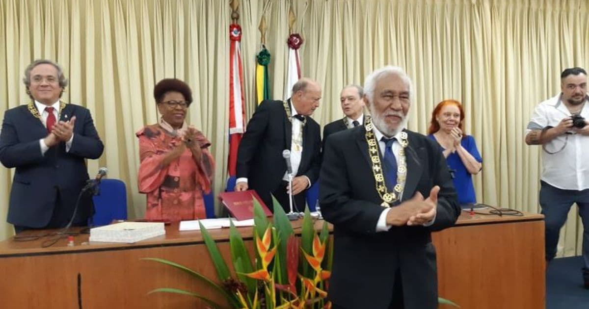 Juarez Paraíso é o novo imortal da cadeira 39 da Academia de Letras da Bahia