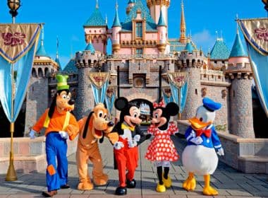 Herdeira da Disney visita parques disfarçada e critica condições de trabalho