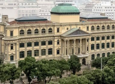 Bolsonaro nomeia seguidor de Olavo de Carvalho para presidir Biblioteca Nacional