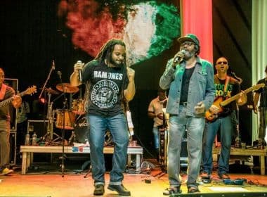 Jeremias Gomes recebe Edson Gomes em show no Rio Vermelho