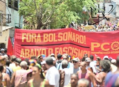 Com desfile em atraso, Mudança do Garcia segue seu rito de protesto e tradição