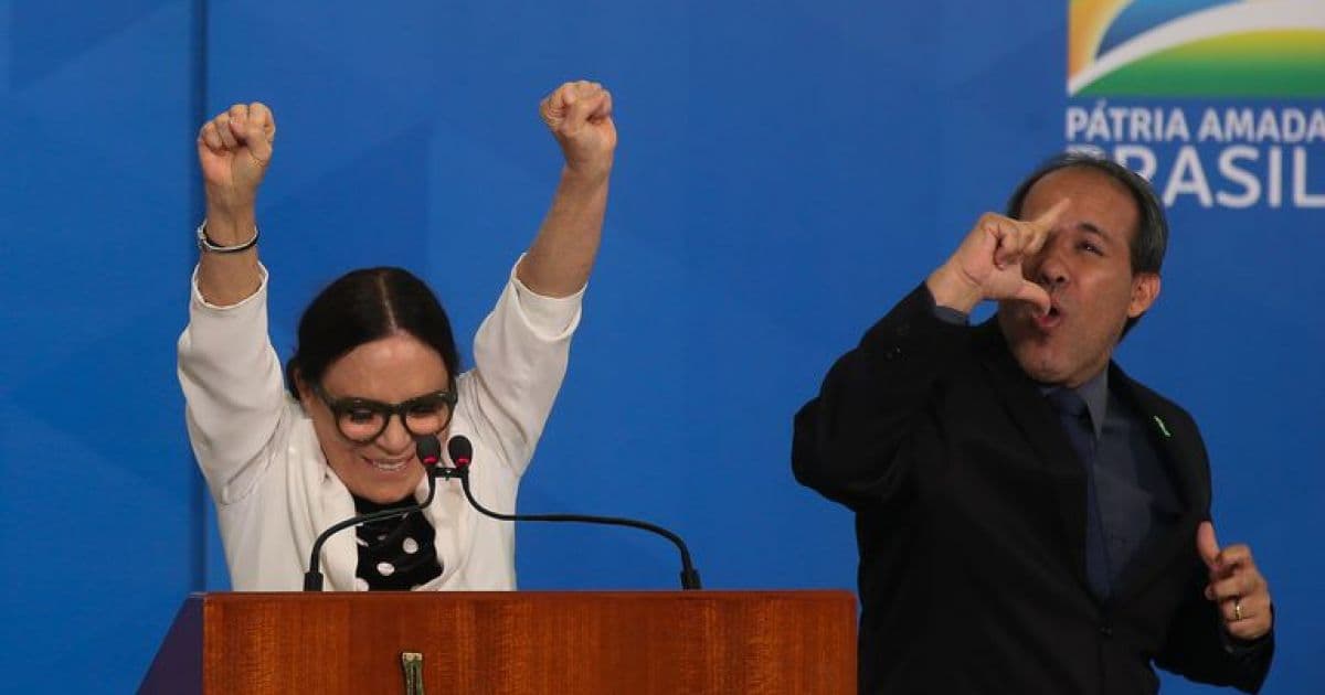 Aliados de Bolsonaro avaliam Regina Duarte como bomba-relógio, diz coluna