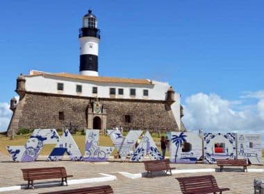 MPF abre inquérito para apurar possível poluição visual por totem no Farol da Barra