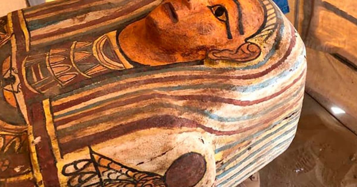 Governo do Egito descobre 14 sarcófagos com mais de 2.500 anos 