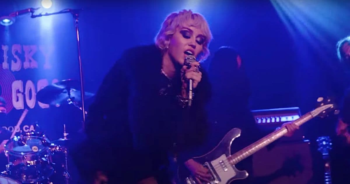 Após gravar covers de rock, Miley Cyrus planeja lançar disco com repertório do Metallica