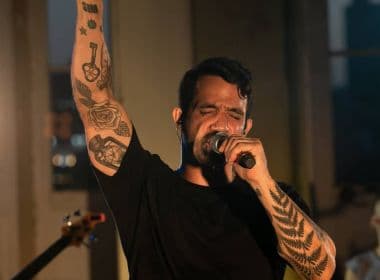 'Um abraço no meio da guerra', resume Pedro Pondé sobre seu novo álbum, 'Simples Assim'