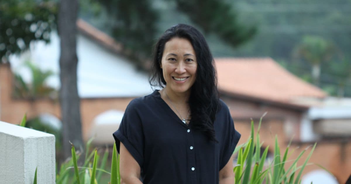 Neta de imigrantes japoneses, escritora baiana lança livro sobre suas raízes