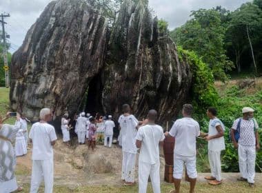 Dia de São Pedro é marcado por fogueira na Pedra de Xangô