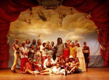 Bando de Teatro Olodum reconta 30 anos de história de resistência que põe 'dedo na ferida'