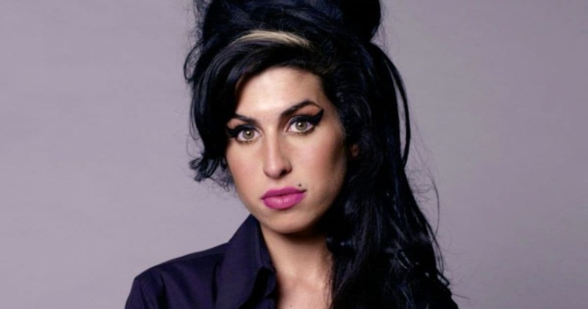 Pai de Amy Winehouse diz que quer que ela seja lembrada pelo 'talento' e 'generosidade'