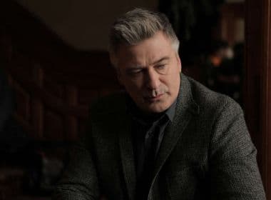 'Meu coração está partido', diz Alec Baldwin após morte de diretora em set de filmagem