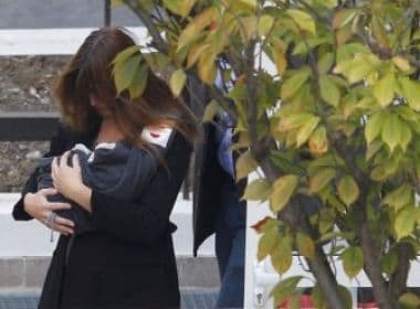 Carla Bruni deixa maternidade sem o marido, Nicolas Sarkozy