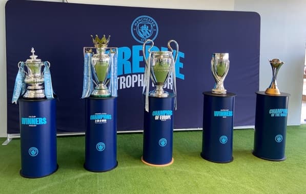 Taças da Tríplice Coroa do Manchester City são exibidas no Museu do Bahia