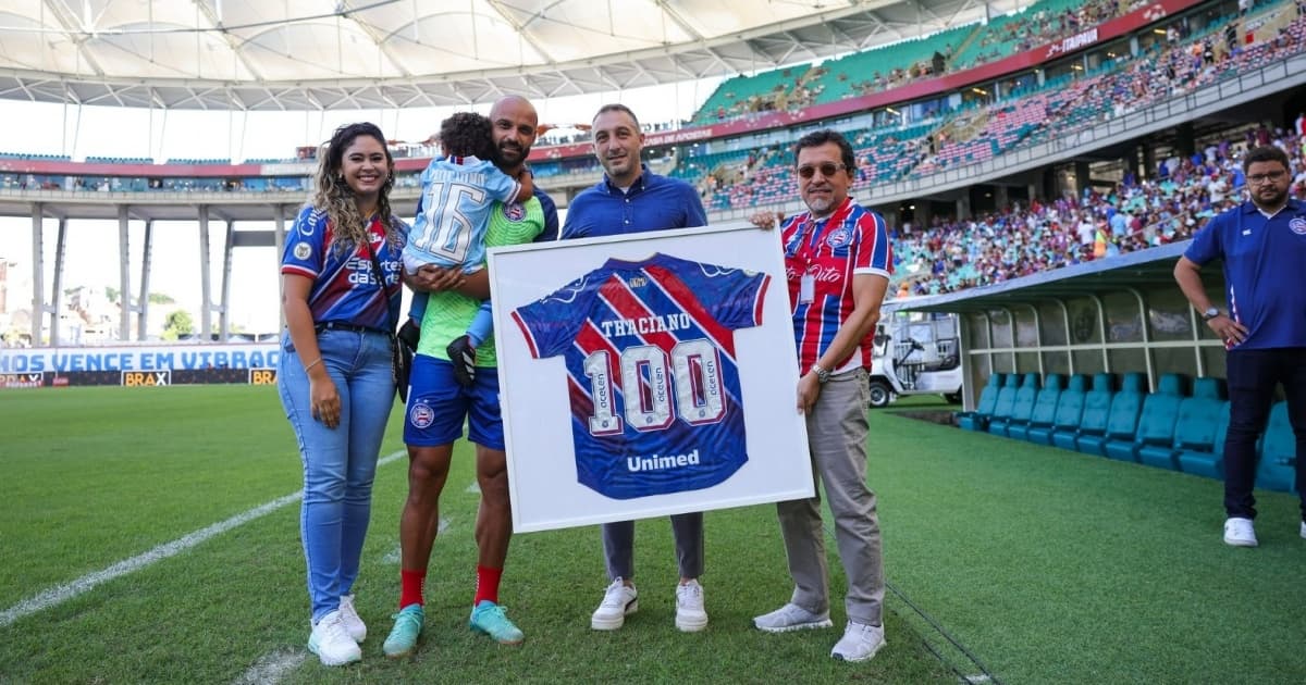 Thaciano celebra marca de 100 jogos com a camisa do Bahia: "Sou privilegiado"