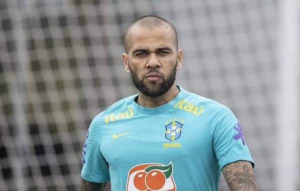 Após assistir a vídeos de boate, advogado de Daniel Alves diz que "há espaço para defesa"