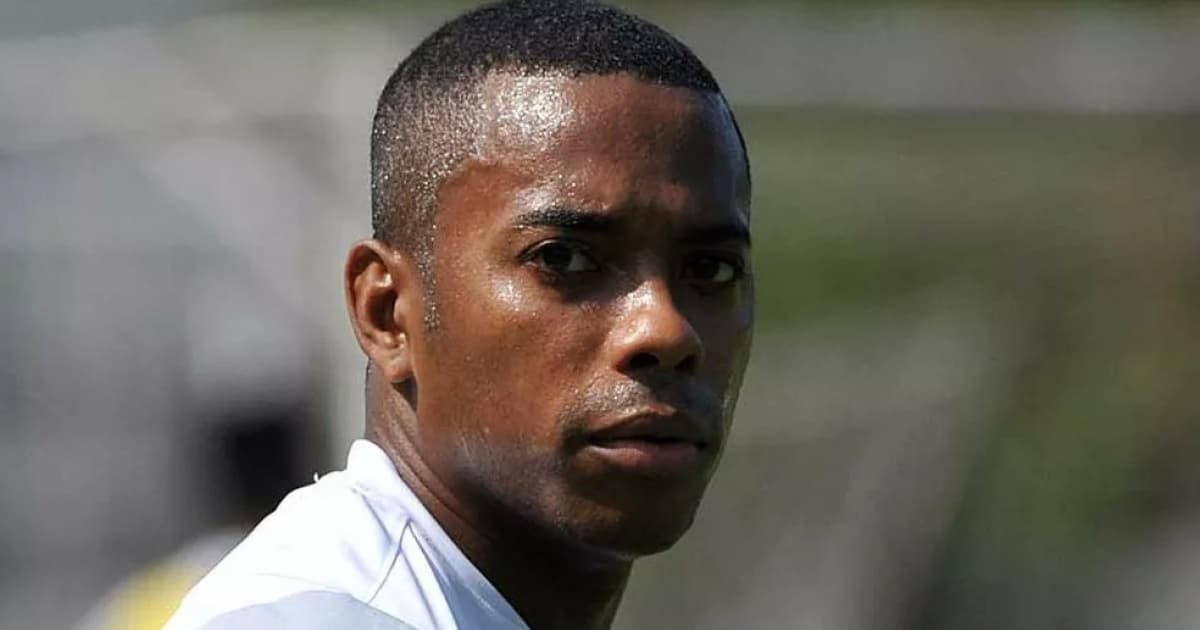 Robinho terá de entregar passaporte à Justiça, determina STJ 