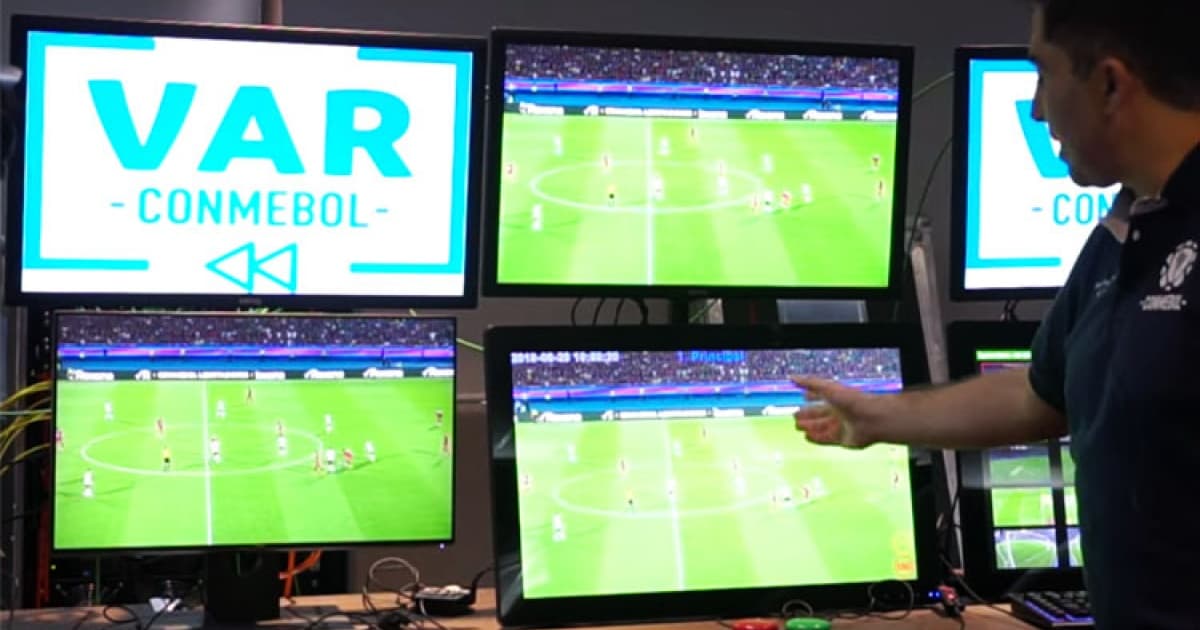 Árbitro da Conmebol analisa o VAR