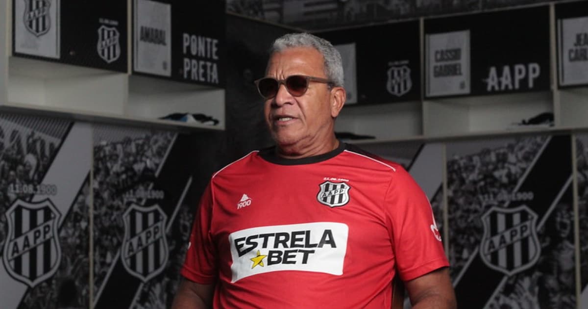 Hélio dos Anjos concede entrevista no vestiário da Ponte Preta