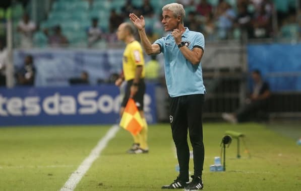Luís Castro elogia atuação do Botafogo após vitória sobre o Bahia em Salvador