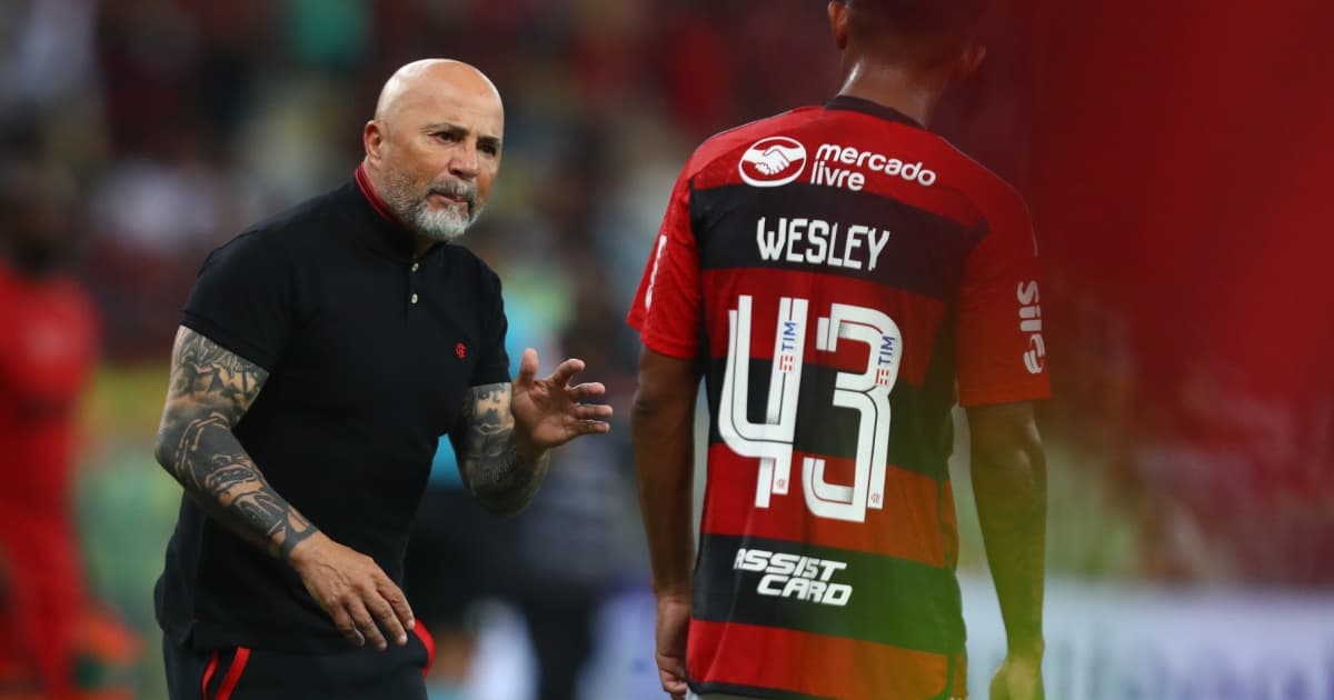 Sampaoli dá instrução durante jogo do Flamengo